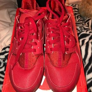 Red Nike air huarache